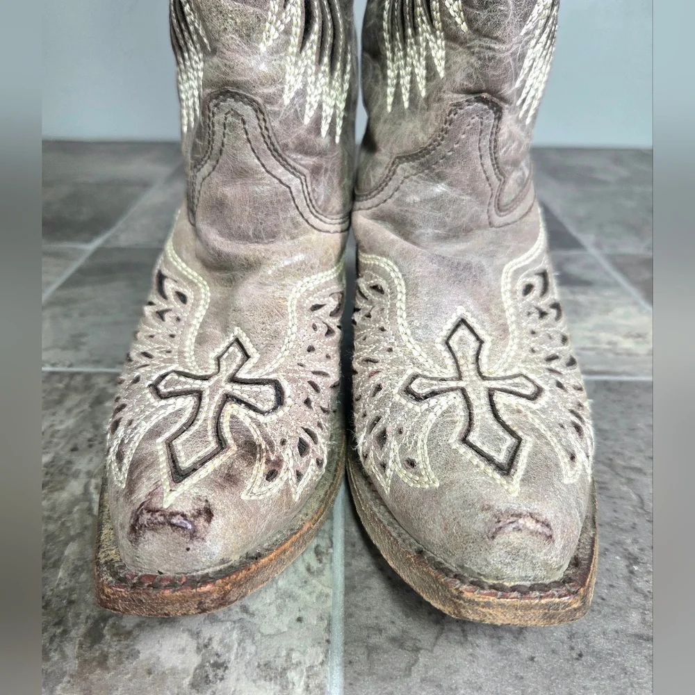 Y2K CORRAL WING & CROSS DISTRESSED WESTERN SEQUIN BOOTS. - Picture 9 of 12